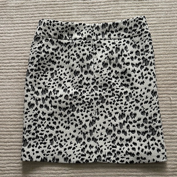 NWT Ann Taylor LOFT snow leopard skirt size xs - Picture 4 of 5